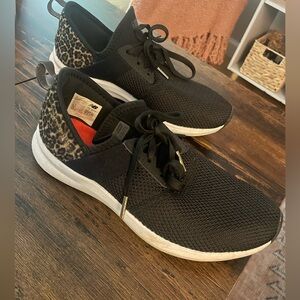 NB Women’s sneakers 7.5 in good condition!